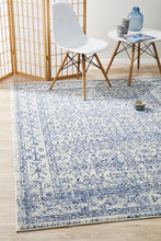 Load image into Gallery viewer, Evoke Whisper White Transitional Rug