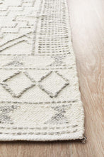 Load image into Gallery viewer, Hudson 802 Ivory Rug