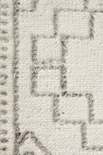 Load image into Gallery viewer, Hudson 802 Ivory Rug