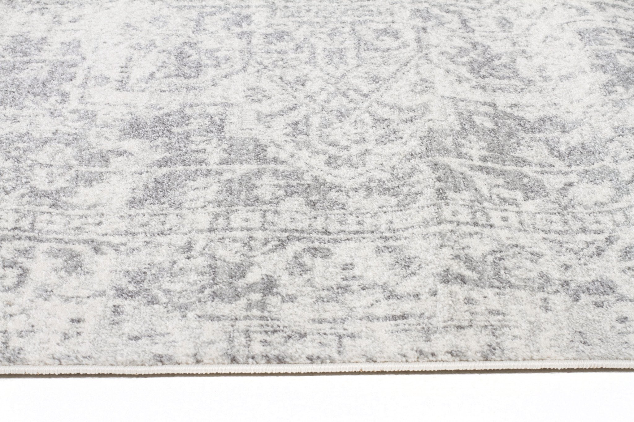 Evoke Dream White Silver Transitional Rug